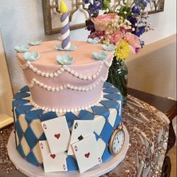 Gigi's Cupcakes of San Antonio - Alice in ONEderland inspired cake