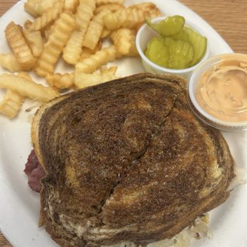 Sunshine Cafe - Reuben sandwich - American Near Me - Seymour, Indiana