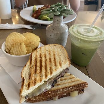 Shoredog Cafe - The Boykin and a matcha latte - Cafes Near Me - Richmond, Virginia