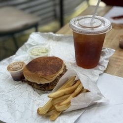 Corner Market BBQ - Pulled pork, fries and tea