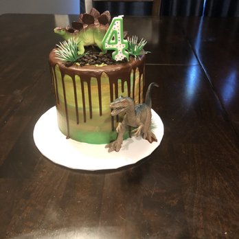 Cecy's Cakes - Dinosaur cake - Custom Cakes Near Me Cecy's Cakes - Dinosaur cake - Custom Cakes Near Me