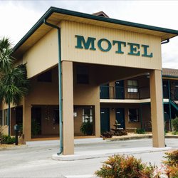 Dinner Bell Motel - entrance