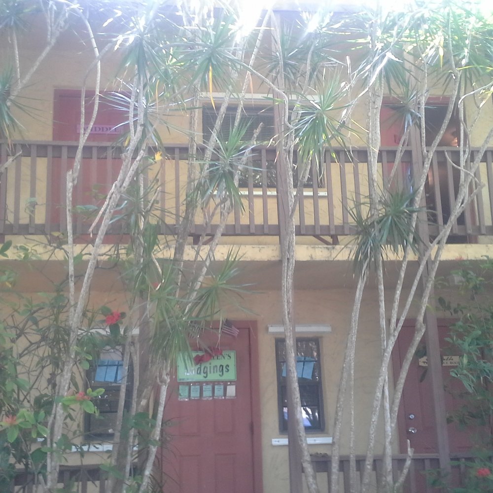 Ed & Ellens - Hotels Near Me - Key Largo, Florida