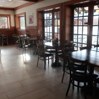 Deerfields Bakery - A cozy and airy dining nook on the first floor. - Bakeries Near Me - Buffalo Grove, Illinois