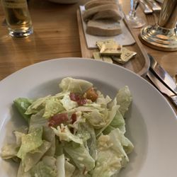 Bella Bia - Underwhelming garlic Parmesan salad