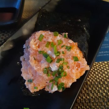 Sushi Time - A very delicious and filling salmon temaki - Sushi Bars Near Me - Lisbon, 11