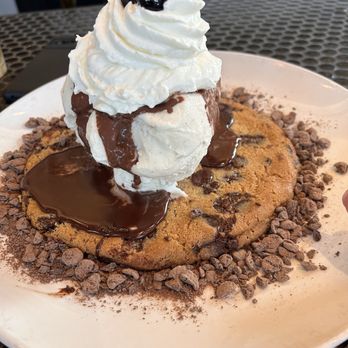 Hickory & Oak - Cookie sundae - Steakhouses Near Me - Bowling Green, Kentucky Hickory & Oak - Cookie sundae - Steakhouses Near Me - Bowling Green, Kentucky