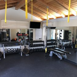 Free weights from 3-50#, kettlebell, air conditioning.