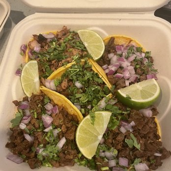 El Cocinero - This is a mix of Carne and Pastor tacos with no extra toppings. - Mexican Near Me - Van Nuys CA, California El Cocinero - This is a mix of Carne and Pastor tacos with no extra toppings. - Mexican Near Me - Van Nuys CA, California