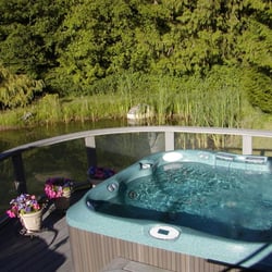 Lost Mountain Lodge - Jacuzzi dual waterfall hydrotherapy spa on private deck overlooking the pond