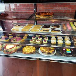 La Parisienne French Bakery - Pastries galore