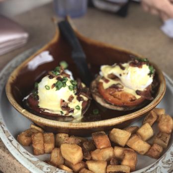 Another Broken Egg Cafe - Eggs benny. A perfect poach - Breakfast & Brunch Near Me - Siesta Key, Florida