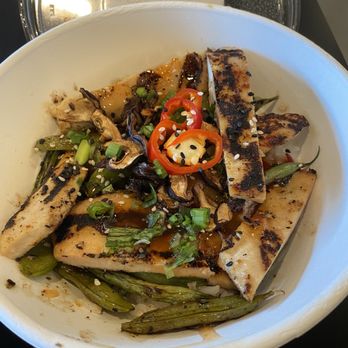 Olive Grove Cafe - Thai Spicy Chicken bowl - Coffee & Tea Near Me - Irvine, California