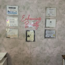 Elsewhere Salon - Her wall