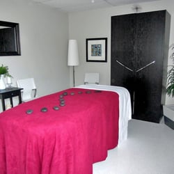Hands That See Massage - Aromatherapy, soft acoustics, and lighting levels that can range from ambient to complete darkness