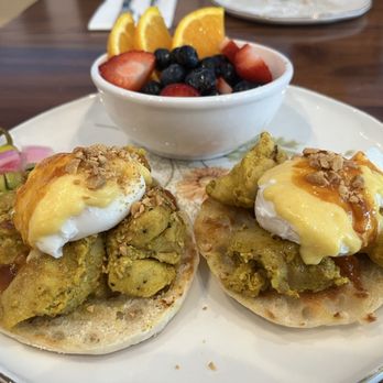 Lungo Thai Eatery - Satay Chicken Benedict - Breakfast & Brunch Near Me - Mountain View, California