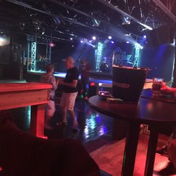 Six Strings Club - Stage and dance floor