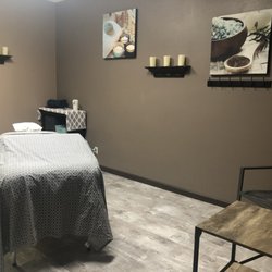 Desert Hair and Nail Design - Massage therapist