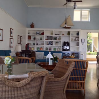Pavilion Hotel - Inside lounge area. This is also the place serving continental breakfast in the morning, and wine & cheese in the afternoon... - Hotels Near Me - Avalon, California