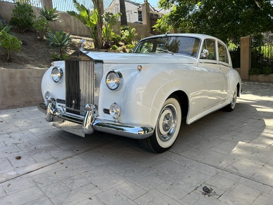 Classic Rolls Royce Silver Cloud - Ride in style with our classic Rolls Royce. It is a beautiful car inside and out. Call or message us today to book. Classic Rolls Royce Silver Cloud - Ride in style with our classic Rolls Royce. It is a beautiful car inside and out. Call or message us today to book.