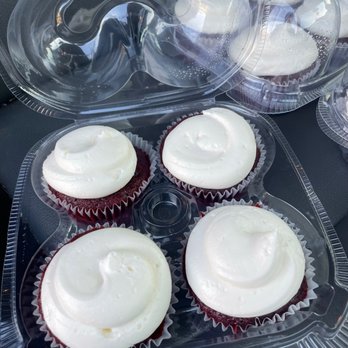 Merry Morsels - six cupcakes in a plastic container - Cupcakes Near Me - Susanville, California Merry Morsels - six cupcakes in a plastic container - Cupcakes Near Me - Susanville, California