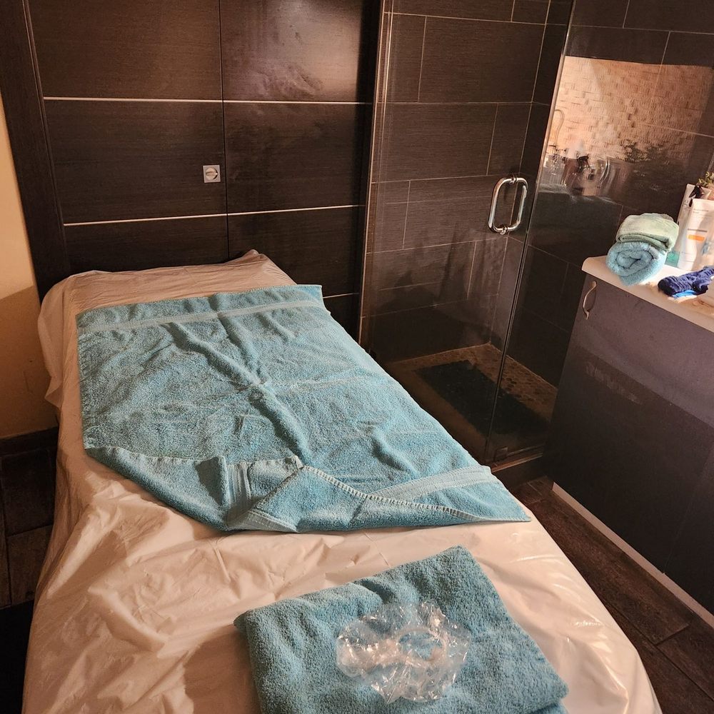 Zensayshen - Spa room table is set up for my body scrub - Day Spas Near Me - Brooklyn, New York Zensayshen - Spa room table is set up for my body scrub - Day Spas Near Me - Brooklyn, New York