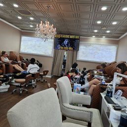 Inside Platinum Nail Spa ... busy bee's Inside Platinum Nail Spa ... busy bee's