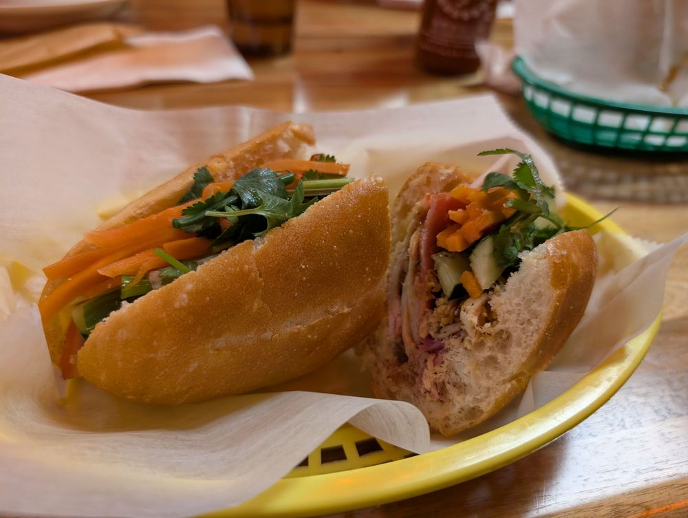 Thành Tâm Sandwiches and Treats