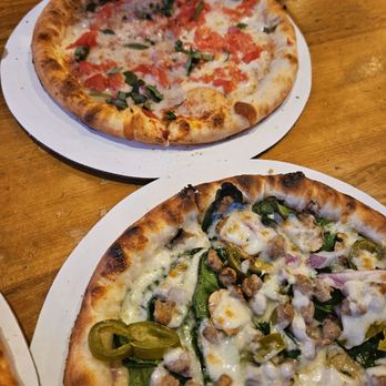 Great White Pizza - Margarita and Jalapeño pizza - Pizza Near Me - Panama City Beach, Florida