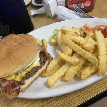 Doris' Diner - Bacon Cheeseburger & Fries - Diners Near Me - Celina, Tennessee