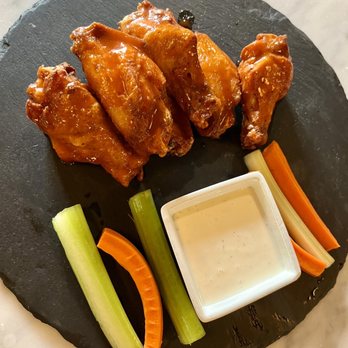 Bourbon Boulevard - Buffalo chicken wings - Steakhouses Near Me - Chantilly, Virginia