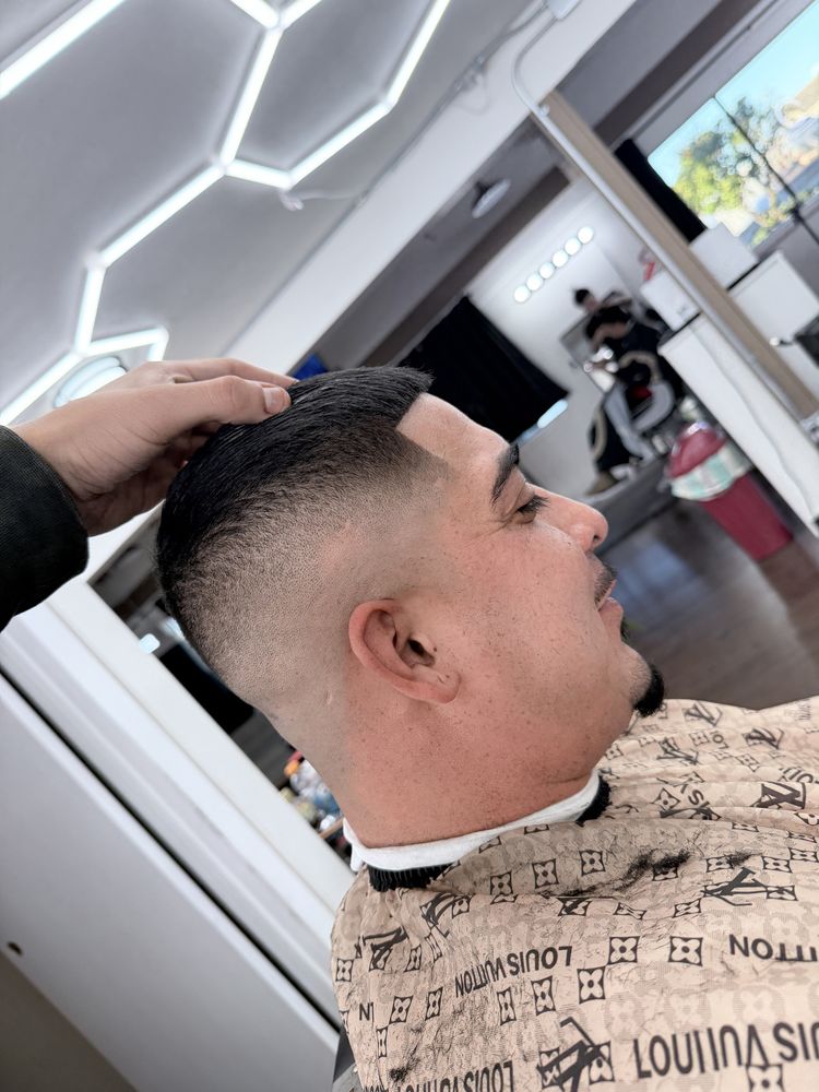 Nacho Blendss Barber Logo