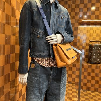 Louis Vuitton - Luggage Near Me - Paris, 75 Louis Vuitton - Luggage Near Me - Paris, 75