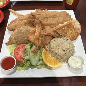 Ostionería Michoacán 17 - Seafood Plate - Mexican Near Me - Katy, Texas Ostionería Michoacán 17 - Seafood Plate - Mexican Near Me - Katy, Texas