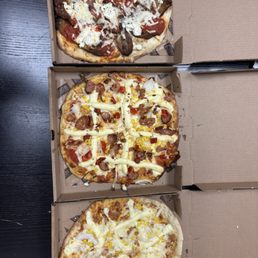 Eggplant and Ricotta,  Franjo com Requeijao Pizza Calabresa