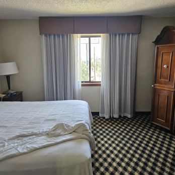 MCM Elegante Suites - Bed room personal bath not pictured but just to the right. - Hotels Near Me - Abilene, Texas MCM Elegante Suites - Bed room personal bath not pictured but just to the right. - Hotels Near Me - Abilene, Texas