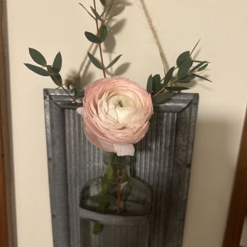 Garden Blossoms Florist - Florists Near Me - Pittsfield, Massachusetts