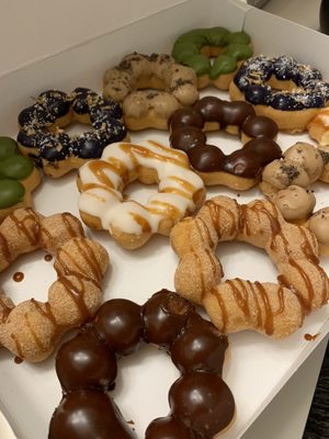 Hookt Doughnuts Catering by null