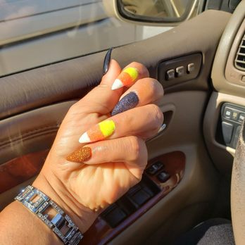 Salon Couture - HOT A$$ GHETTO MESS!  SISTA SET ME UP WITH CRAFTING GLITTER & HOME MADE ACRYLIC POWDER. 5 LAYERS OF GUNK ON MY NAILS. I WAS CHARGED $62. - Hair Salons Near Me - District Heights, Maryland