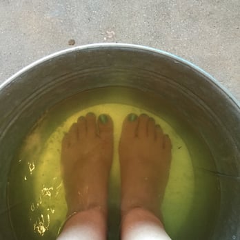 Studio 303 - Getting my complimentary foot soak!! What a great way to wait while our color processes!! - Hair Salons Near Me - Englewood, Colorado Studio 303 - Getting my complimentary foot soak!! What a great way to wait while our color processes!! - Hair Salons Near Me - Englewood, Colorado