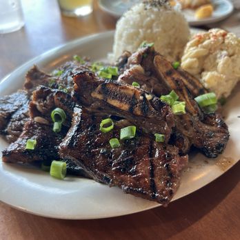 Highway Inn Kaka'ako - Pūlehu Short Ribs* - Hawaiian Near Me - Honolulu, Hawaii