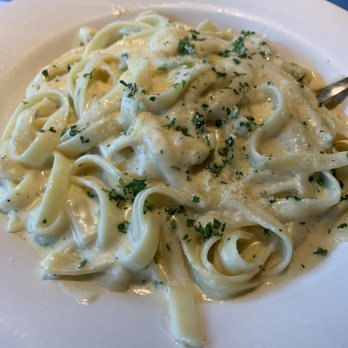Cosmo's Bistro - Fettucine Alfredo YUM! - Italian Near Me - Glendora, California