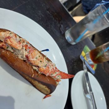 Moonrakers - Lunch Lobster Roll - American Near Me - Beaufort, North Carolina