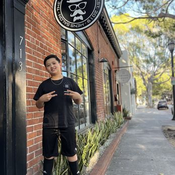 Perfect Gentleman Salon - It was really good and it was my first new style. The service was really nice. The owner's singing was amazing! - Barbers Near Me - Pasadena, California