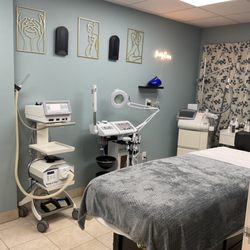 Natural Glow Med Spa - Medical Spa : Facial & Laser Room
