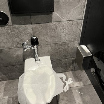 Planet Fitness - Dirty floor - Gyms Near Me - Alhambra, California