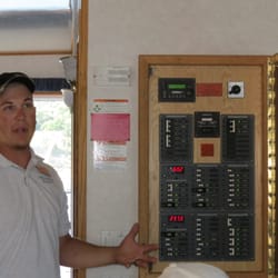 Lake Oroville Marina - Lake Oroville Marina staff will brief you on operating the vessels. Credit Barbara L Steinberg