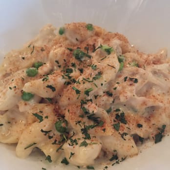Knotty Barrel - Mac & cheese with pulled chicken - Gastropubs Near Me - San Diego, California Knotty Barrel - Mac & cheese with pulled chicken - Gastropubs Near Me - San Diego, California