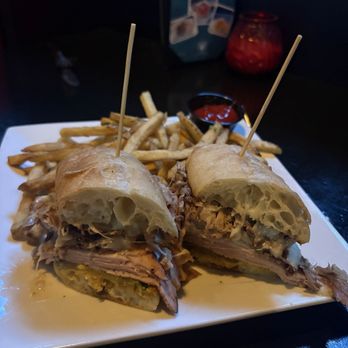 Twisted Oak Tavern - West Coast Cuban - American Near Me - Camarillo, California