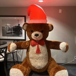 WorldMark Solvang - Huge holiday bear! The arms close so that it hugs you. The kids loved it.